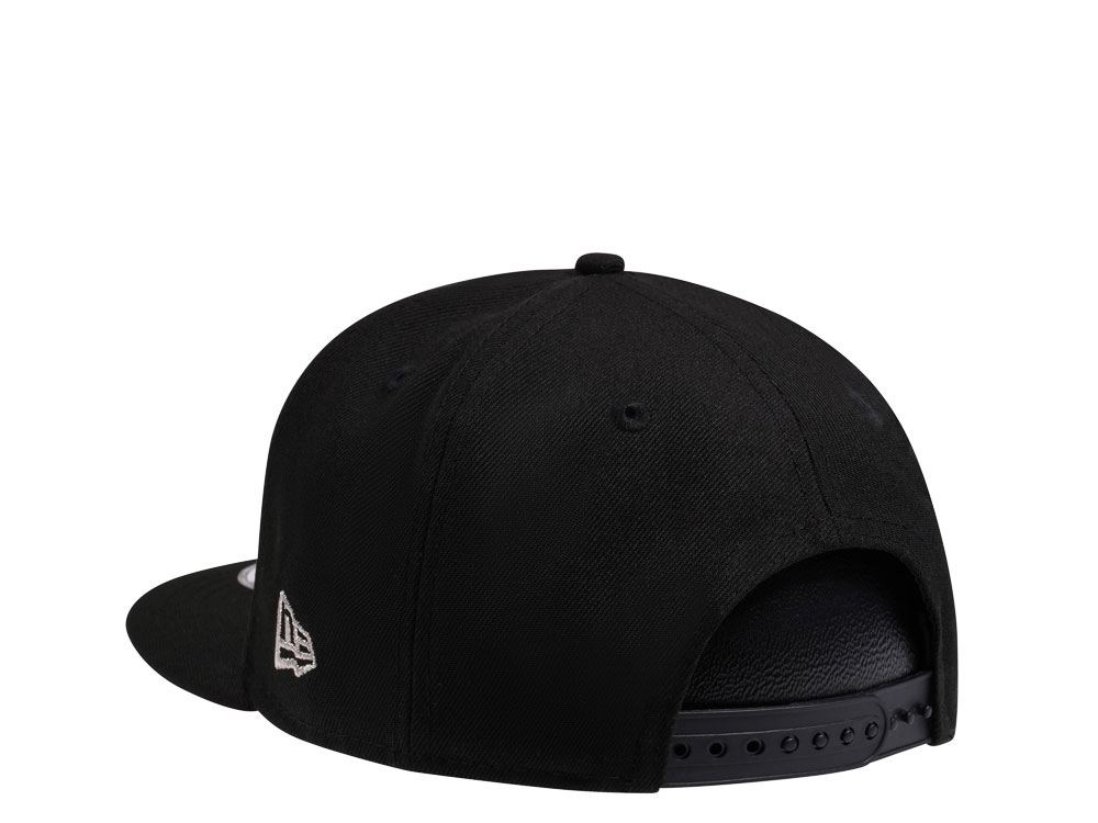 New Era Chicago Bulls Silver Metal Badge 9Fifty Snapback Cap