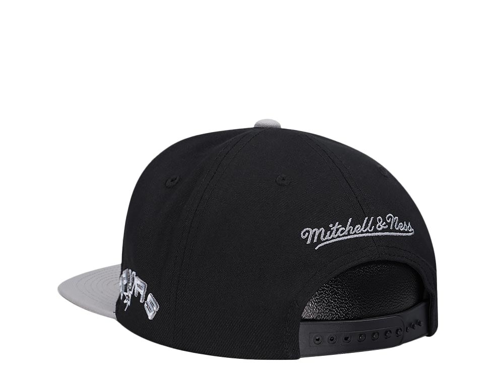Mitchell & Ness San Antonio Spurs Logo Blur Hardwood Classic Snapback Cap