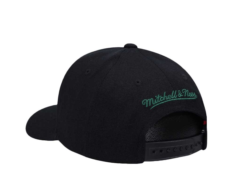 Mitchell & Ness Milwaukee Bucks Hardwood Classic Red Flex Update Snapback Cap