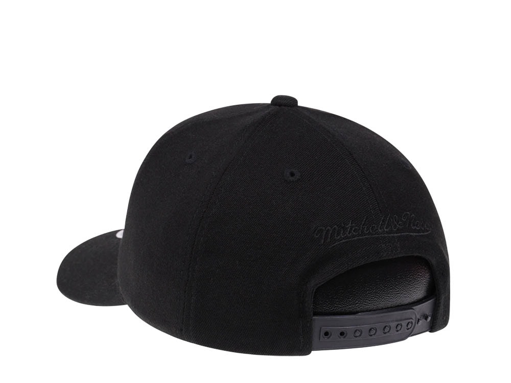 Mitchell & Ness San Antonio Spurs Black on Black Red Line Solid Flex Snapback Cap