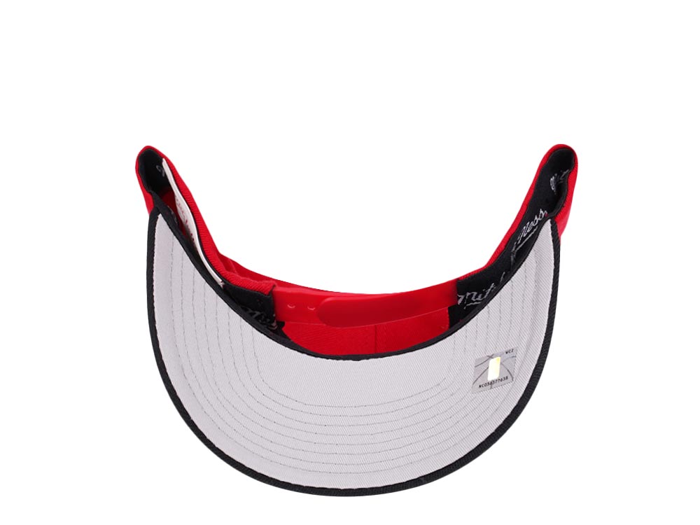 Mitchell & Ness Chicago Bulls Team Two Tone Red Line Solid Flex Snapback Cap