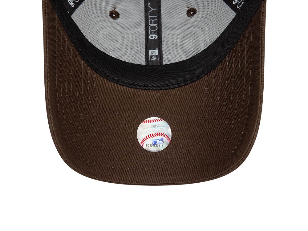 New Era New York Yankees League Essential Walnut Womens 9Forty Strapback Cap