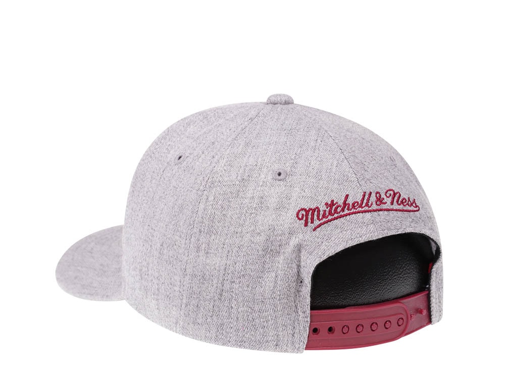 Mitchell & Ness Cleveland Cavaliers Heather Gray Red Line Solid Flex Snapback Cap