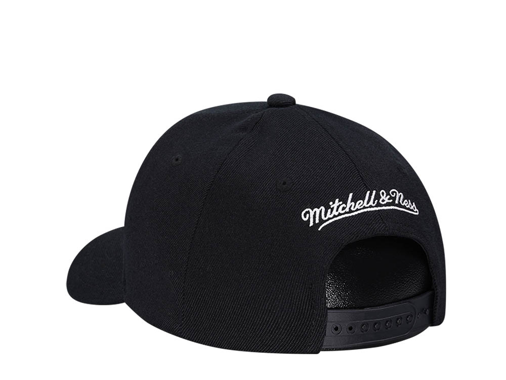 Mitchell & Ness Brooklyn Nets High Crown 6 Panel Classic Red Line Flex Snapback Cap