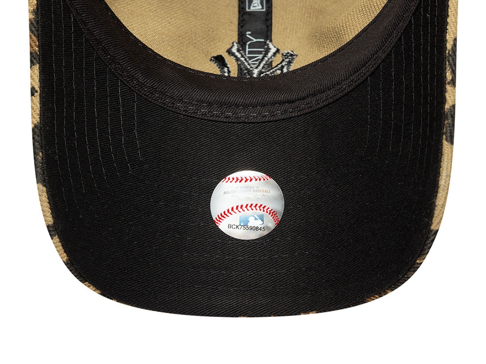 New Era New York Yankees Leopard Print Womens 9Twenty Strapback Cap