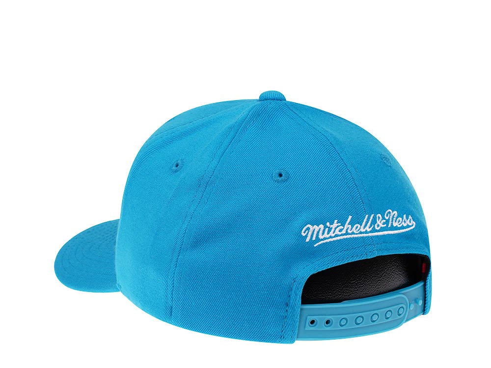 Mitchell & Ness Detroit Pistons Team Ground Red Line Solid Flex Snapback Cap